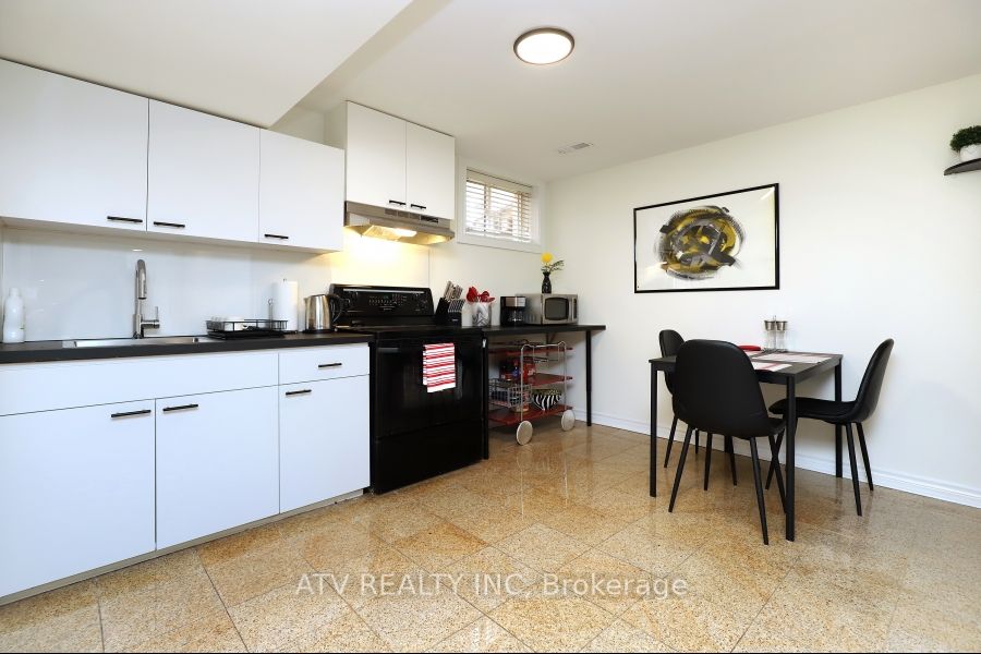 31 Shaver Ave S