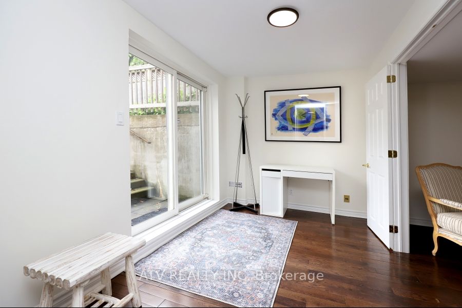 31 Shaver Ave S