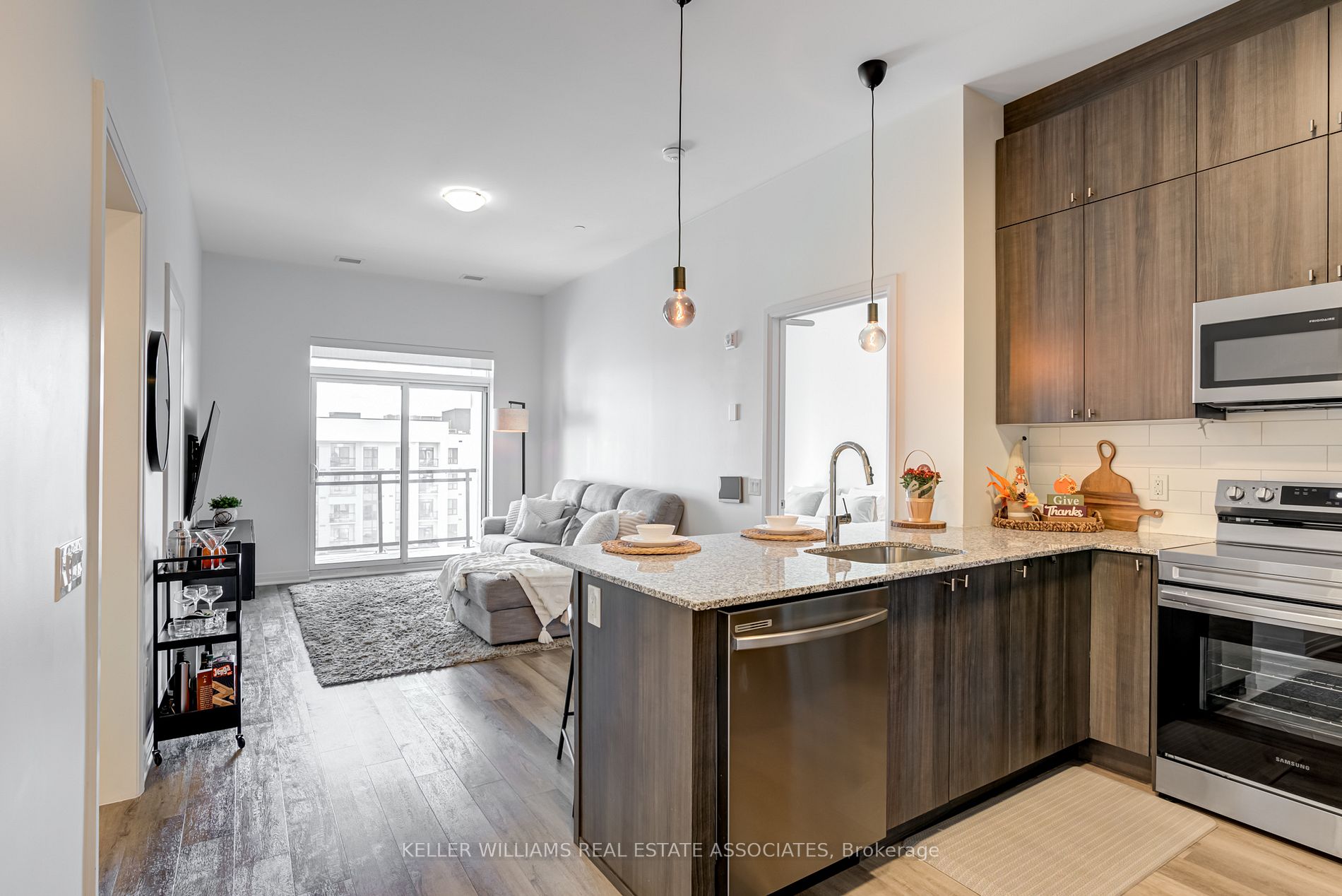 460 Gordon Krantz Ave, #609