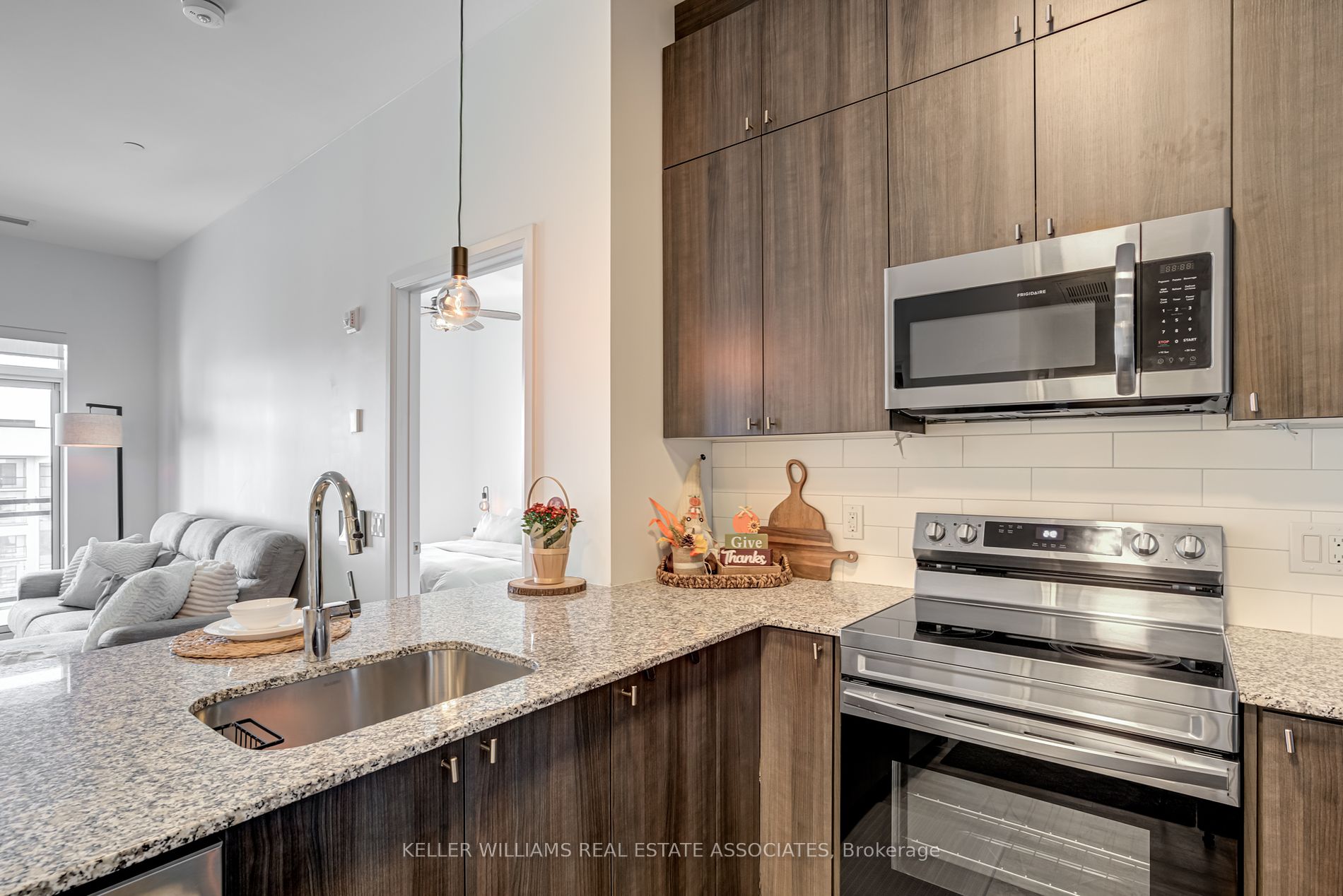 460 Gordon Krantz Ave, #609