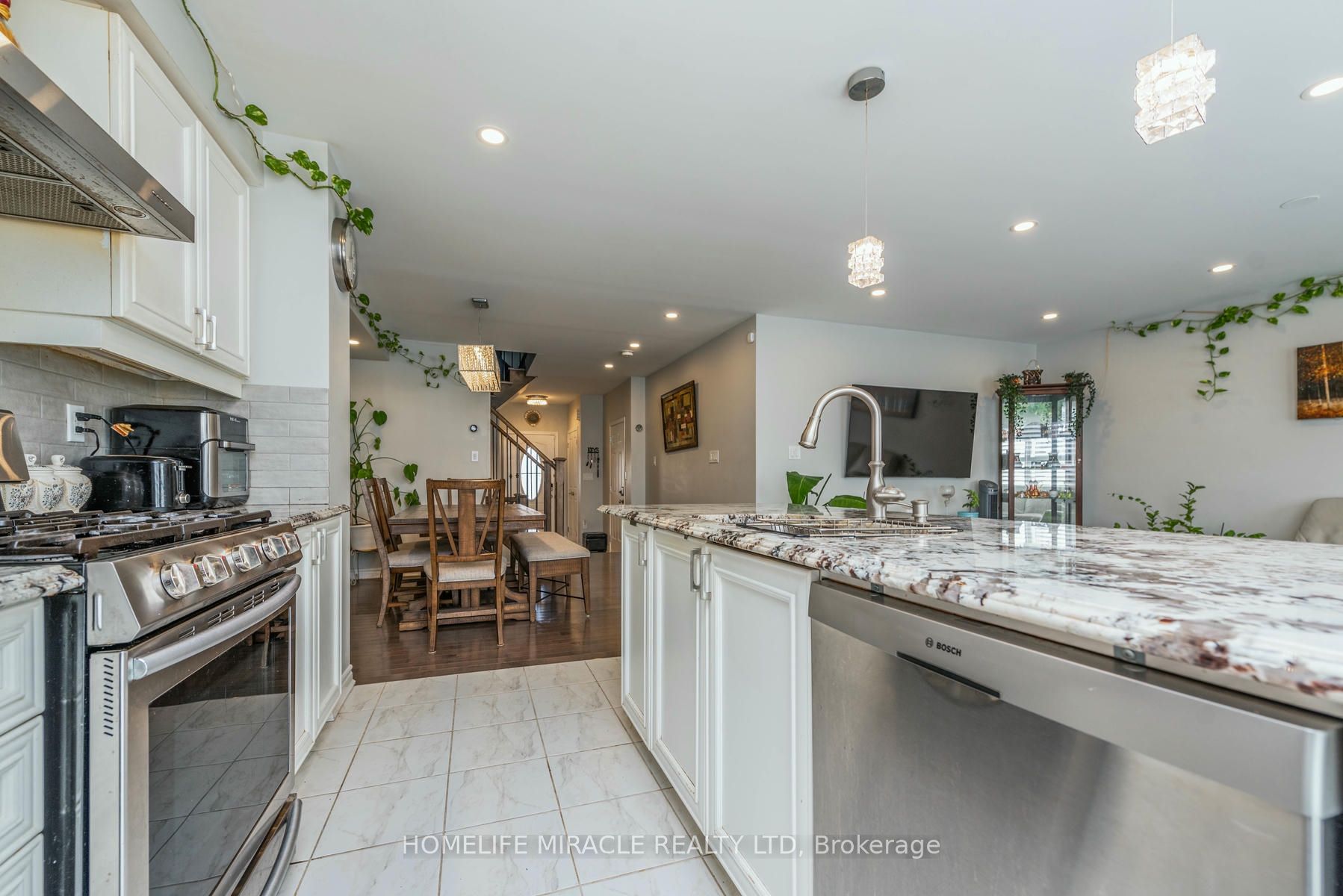 310 Jean Landing