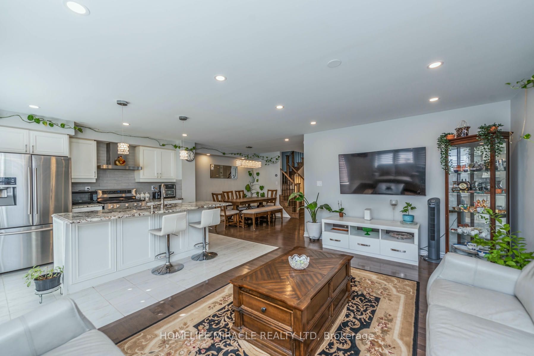 310 Jean Landing