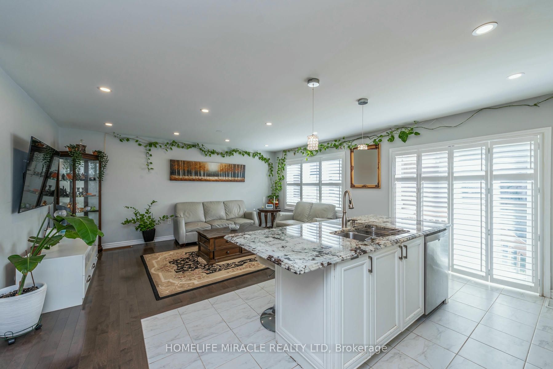 310 Jean Landing