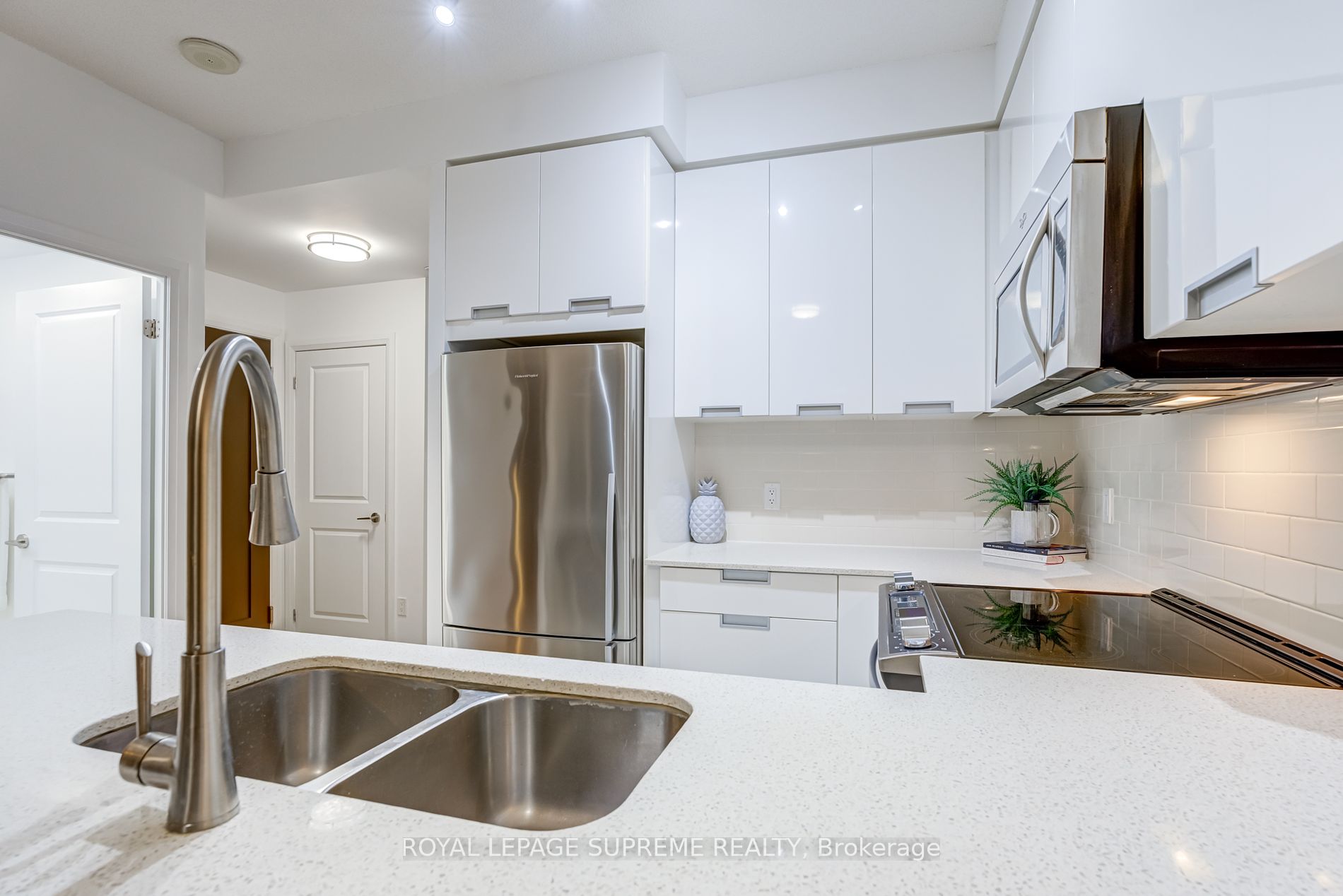 75 Eglinton Ave W, #601
