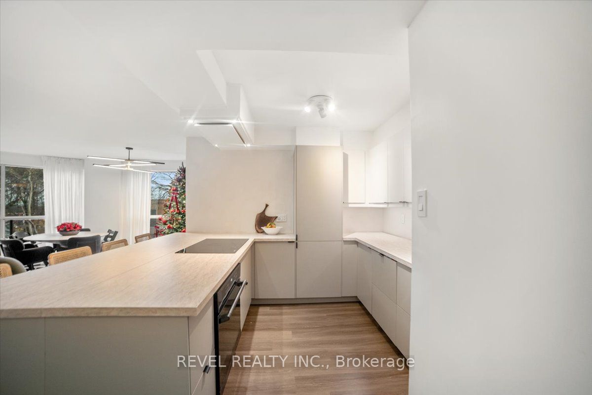 2155 Burnhamthorpe Rd W, #303