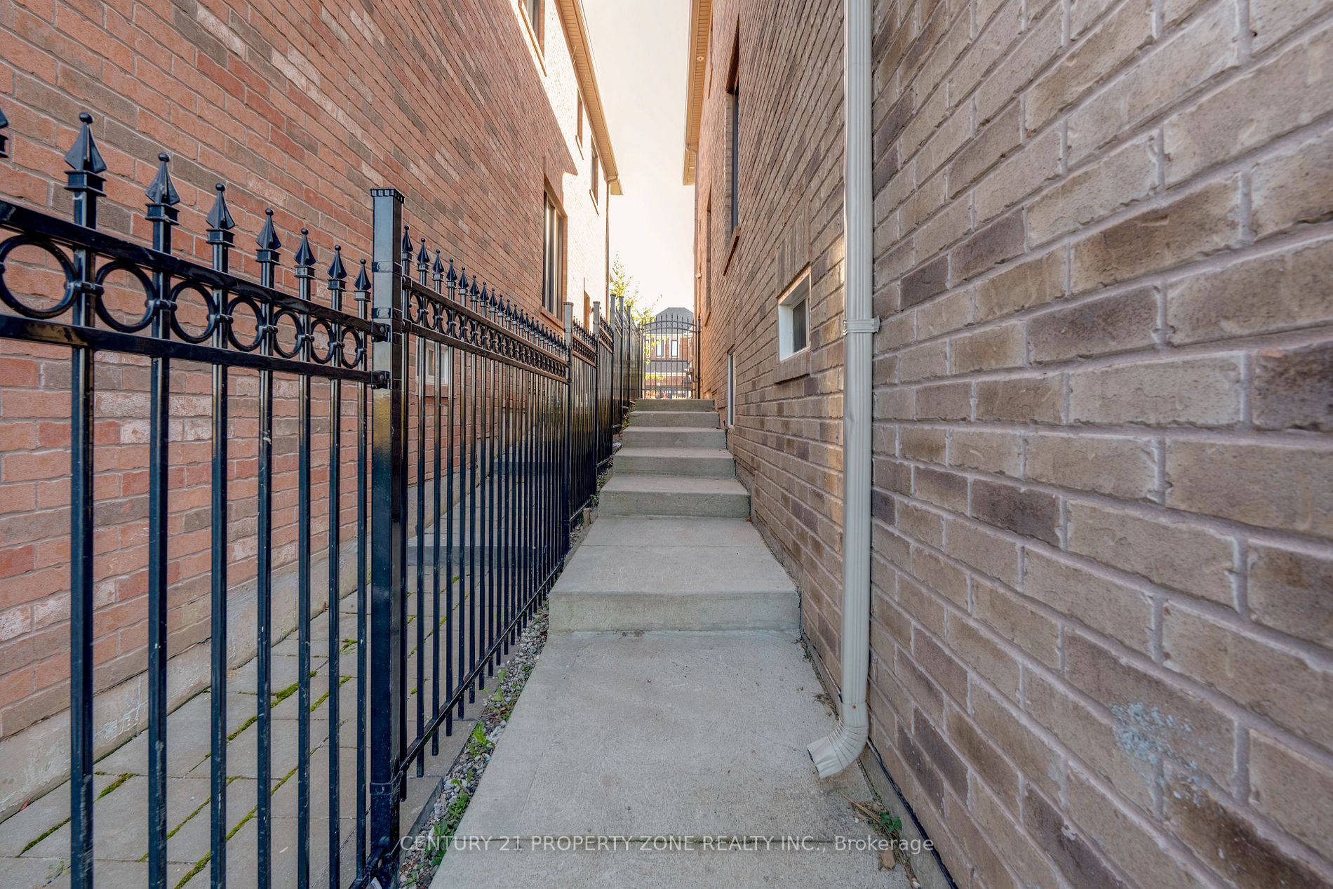 37 Alister Dr