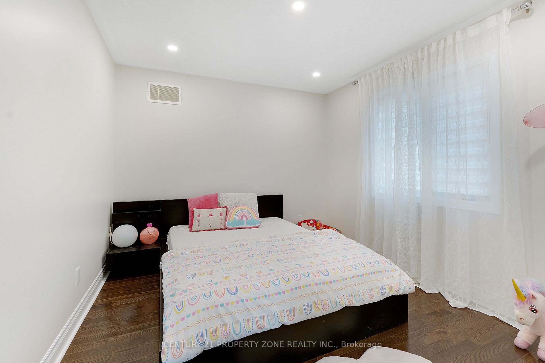 37 Alister Dr