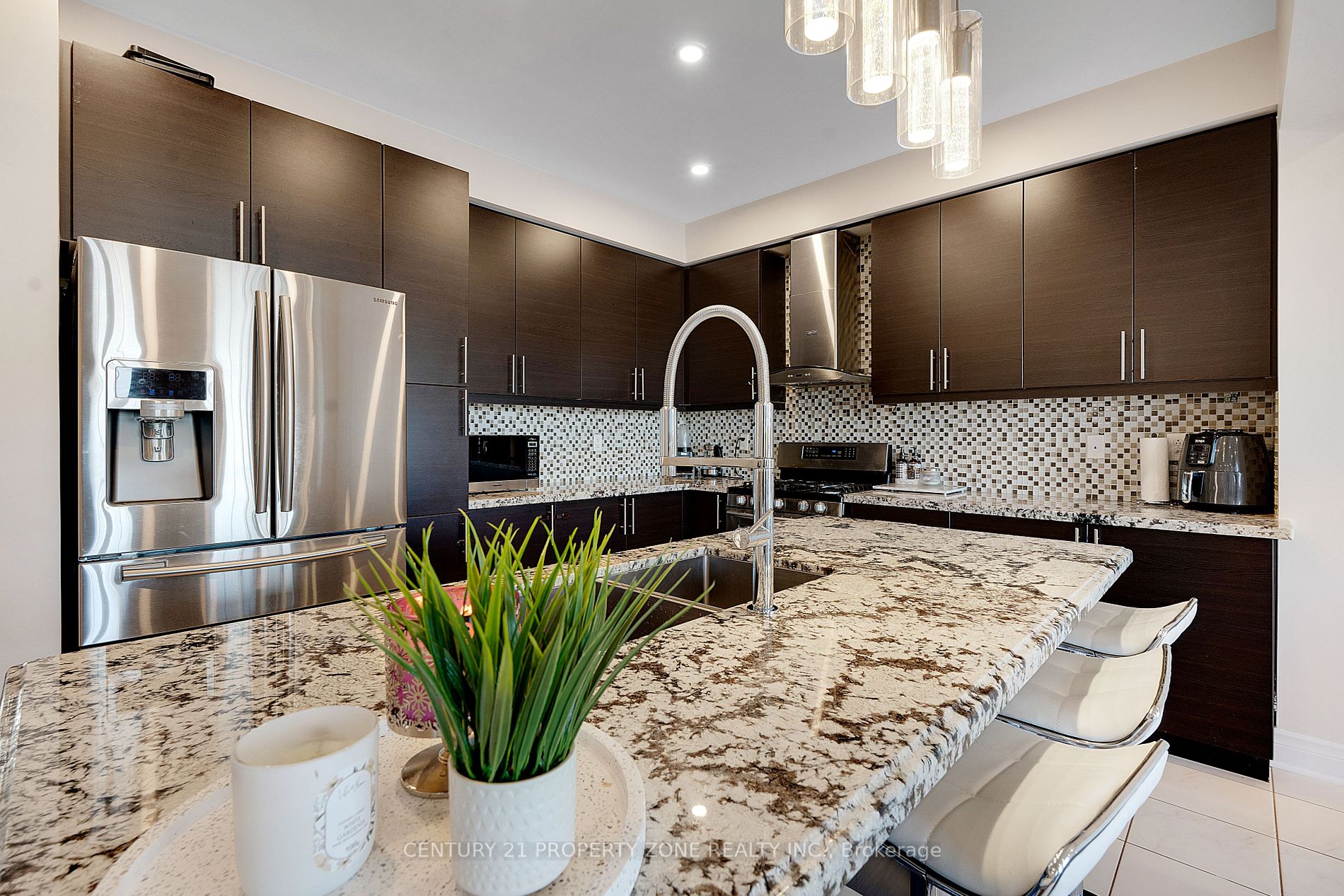 37 Alister Dr