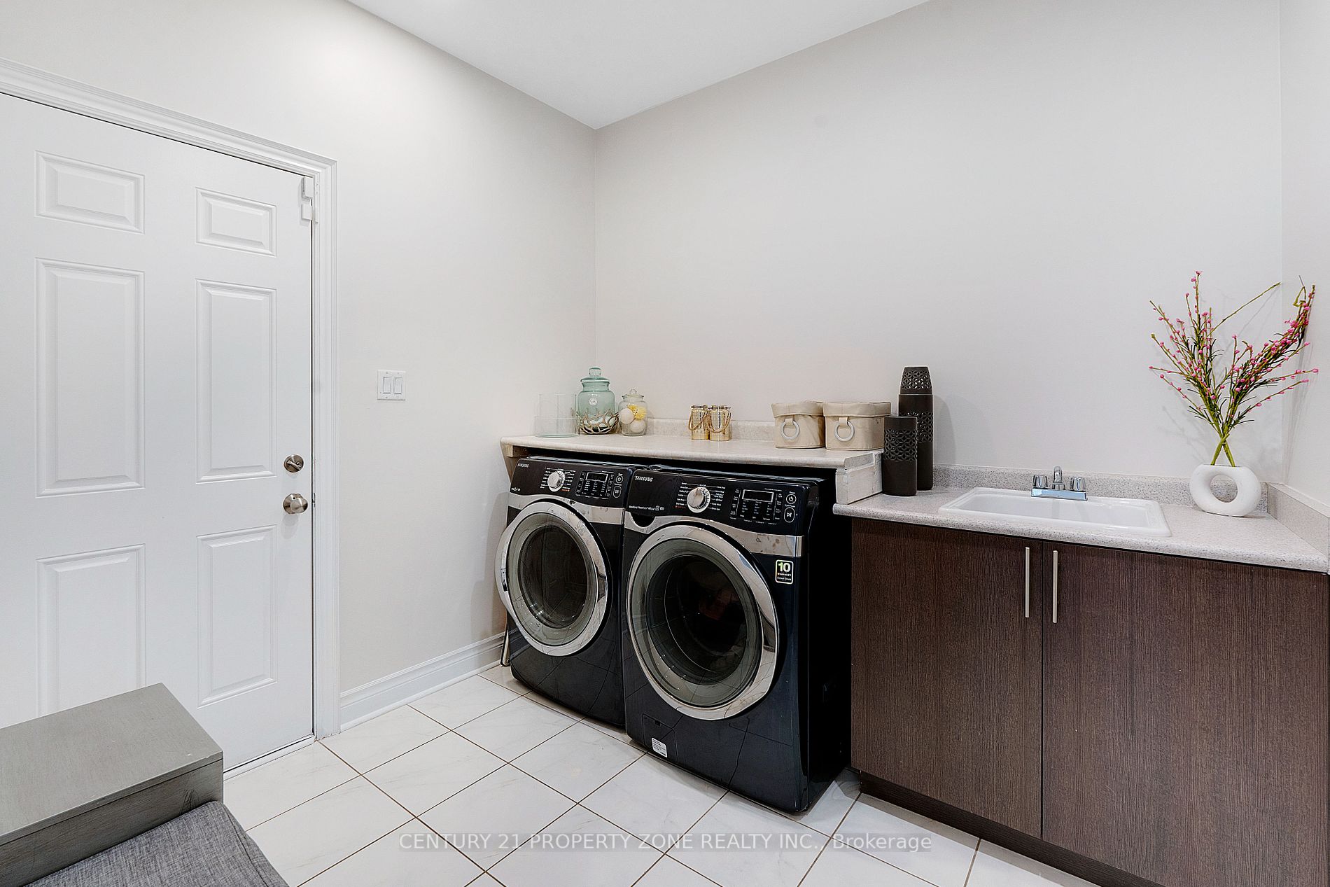 37 Alister Dr