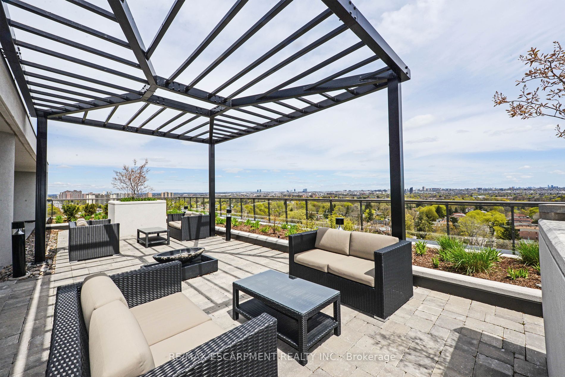 80 Esther Lorrie Dr, #802