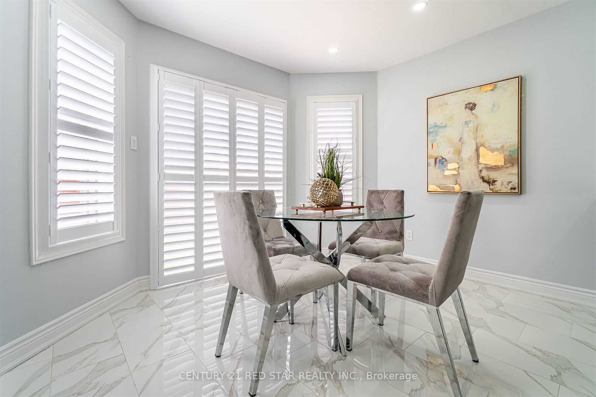 32 Gold Park Pl