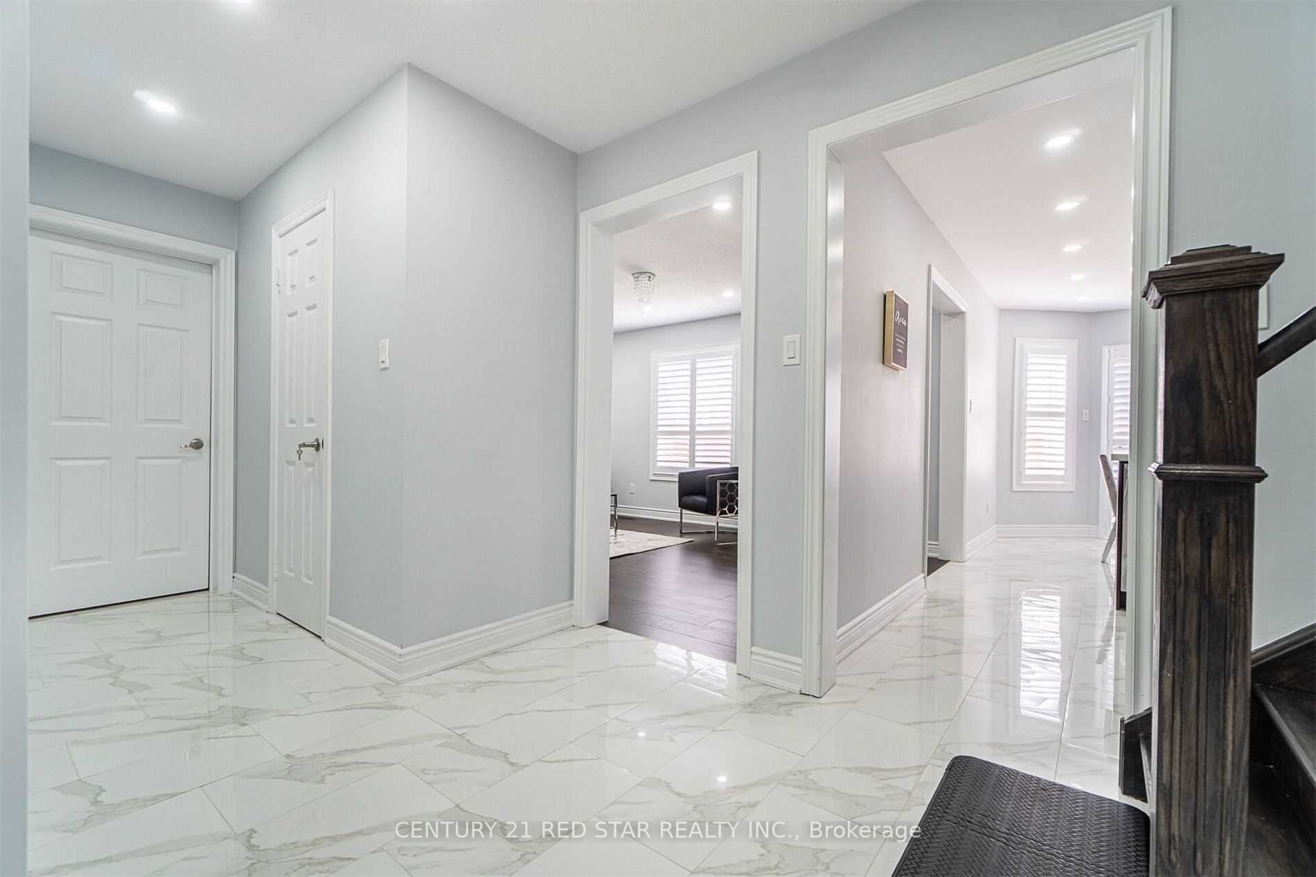 32 Gold Park Pl