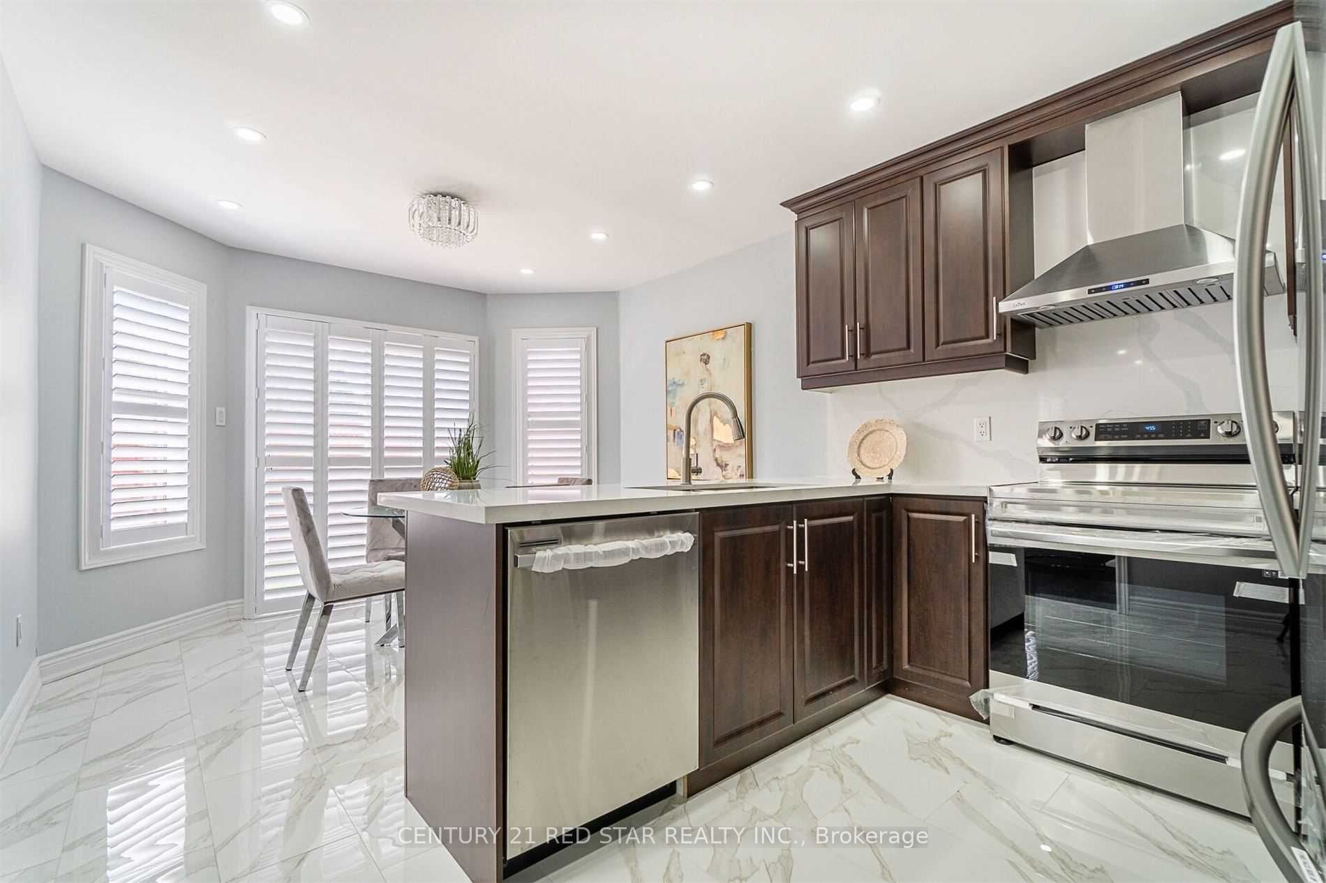 32 Gold Park Pl
