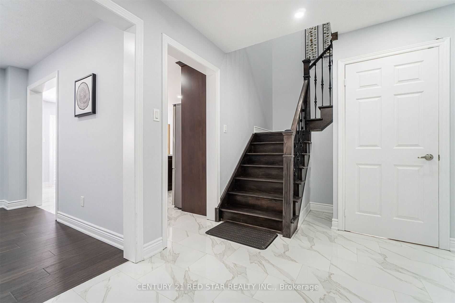 32 Gold Park Pl