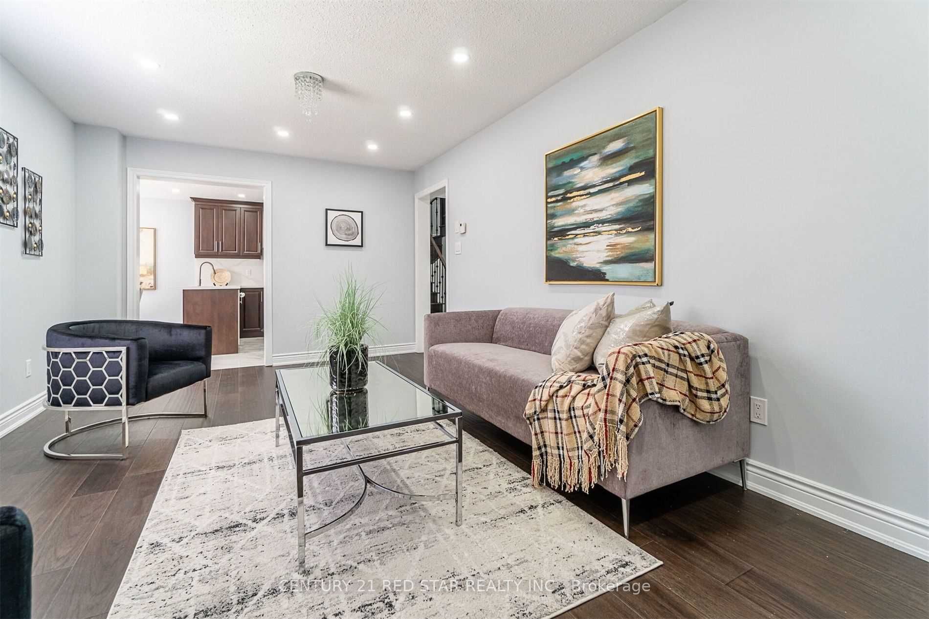 32 Gold Park Pl