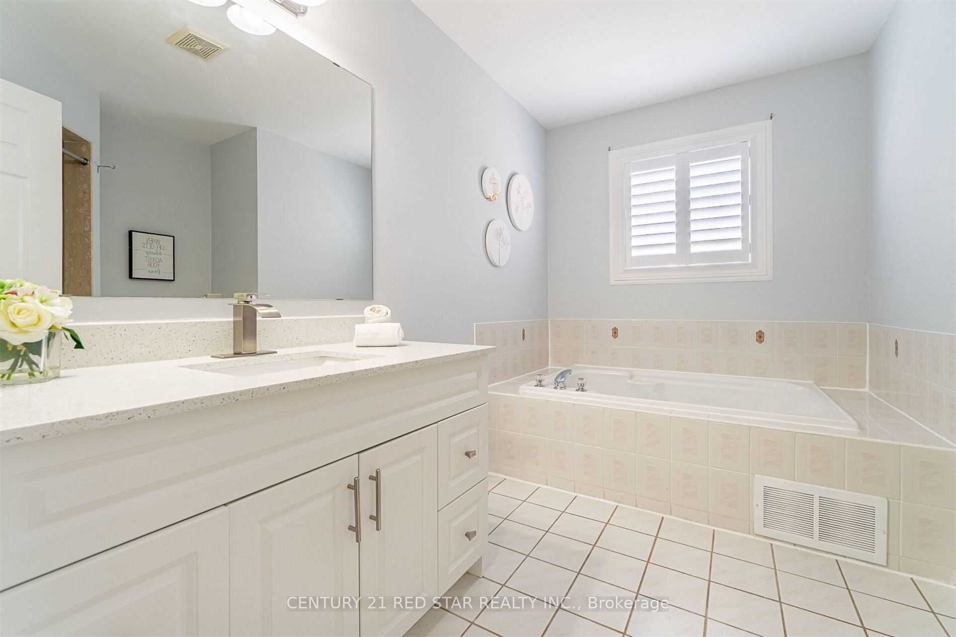 32 Gold Park Pl