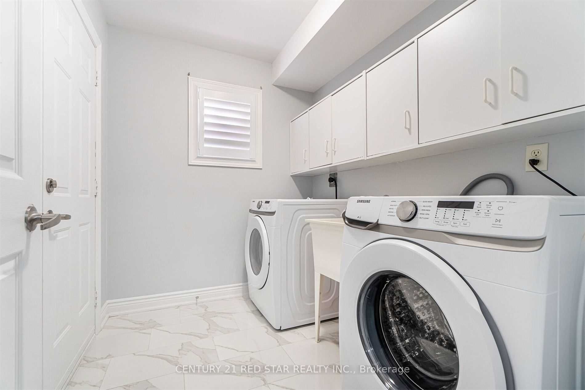 32 Gold Park Pl