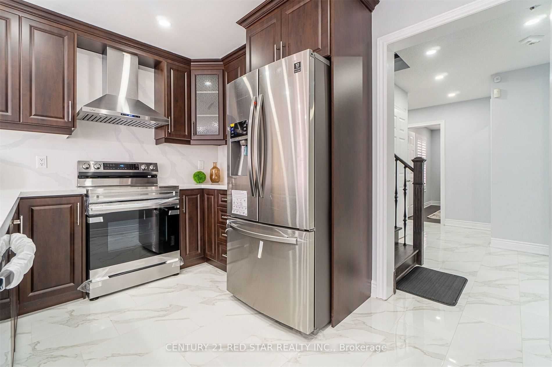 32 Gold Park Pl