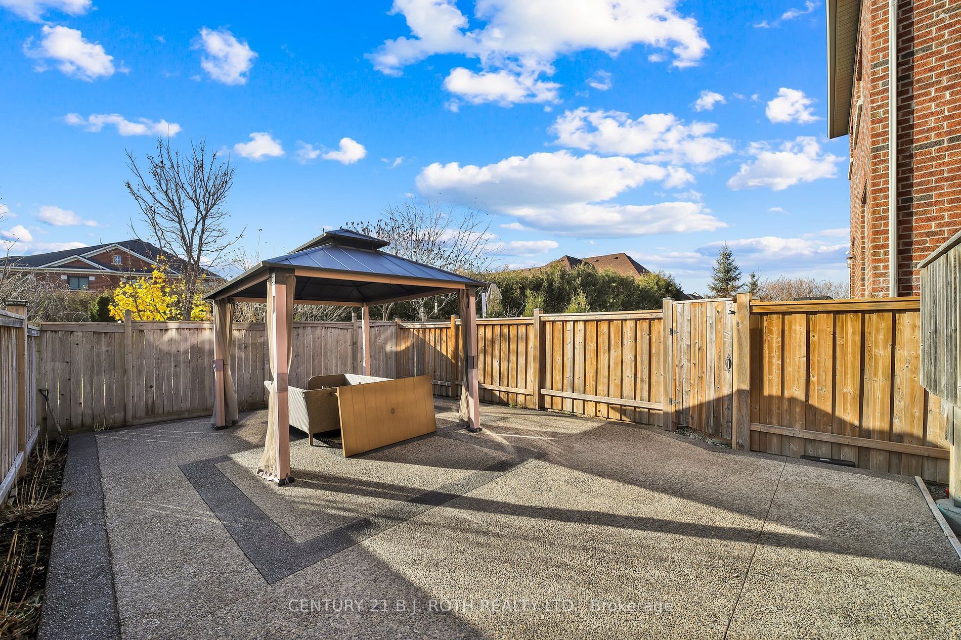 43 Diamond Leaf Lane