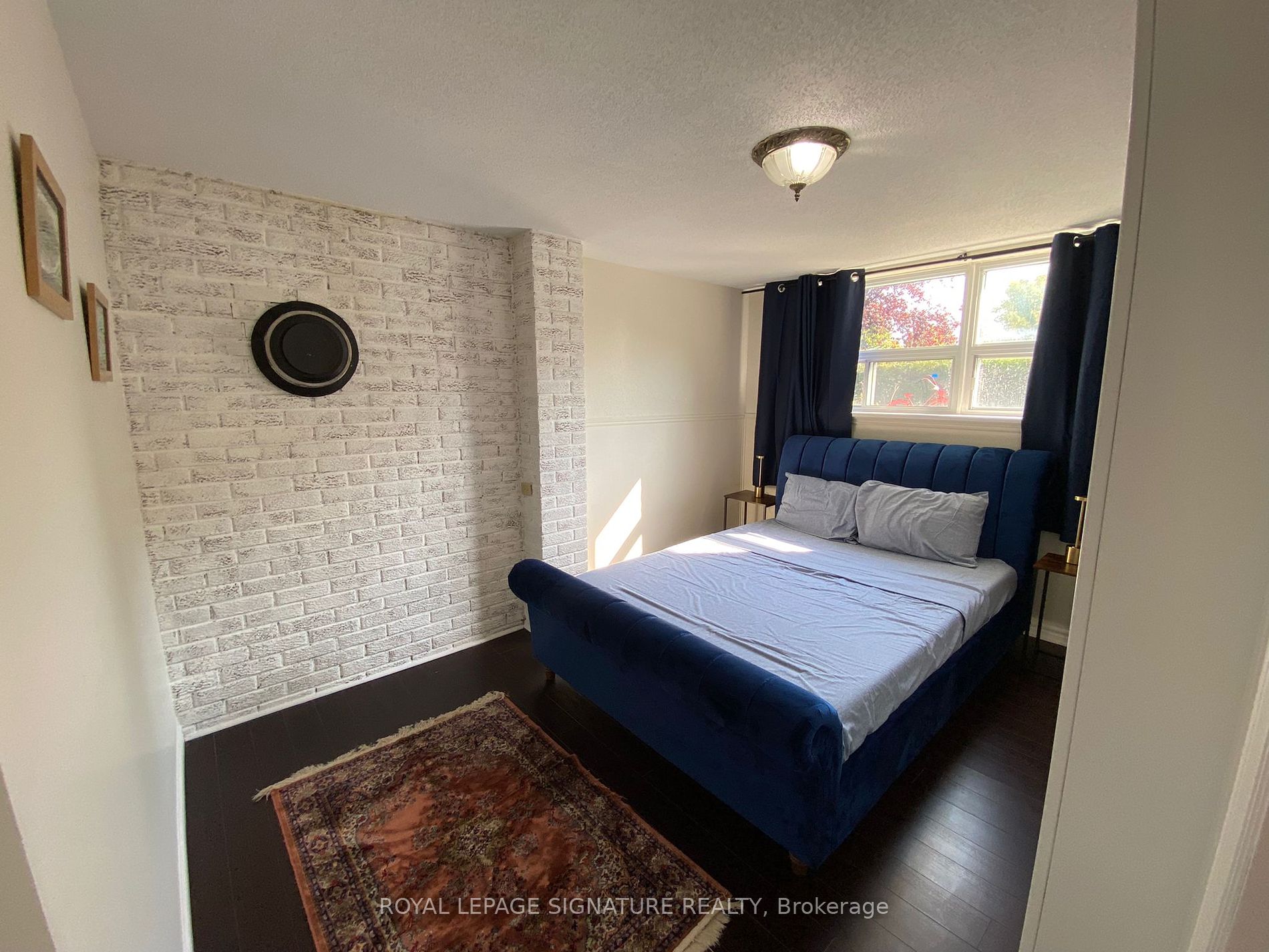 1 Dundee Dr, #Main
