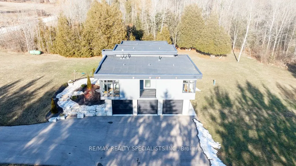 3232 20 Side Rd