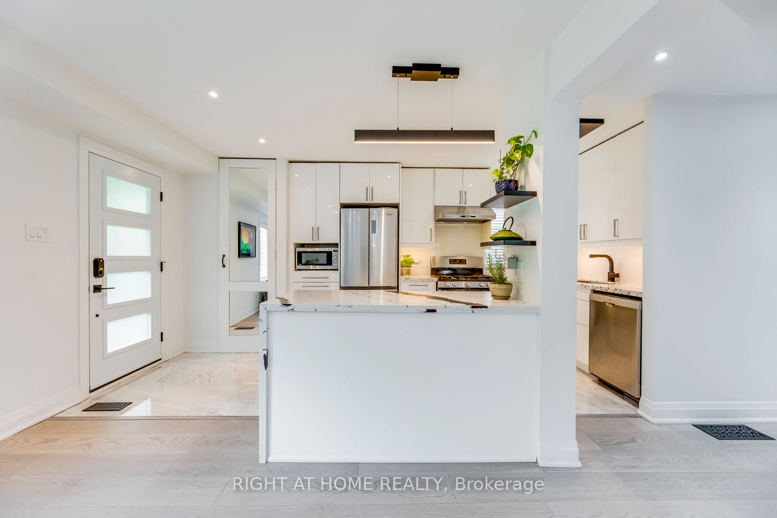 5 Saunders Cres