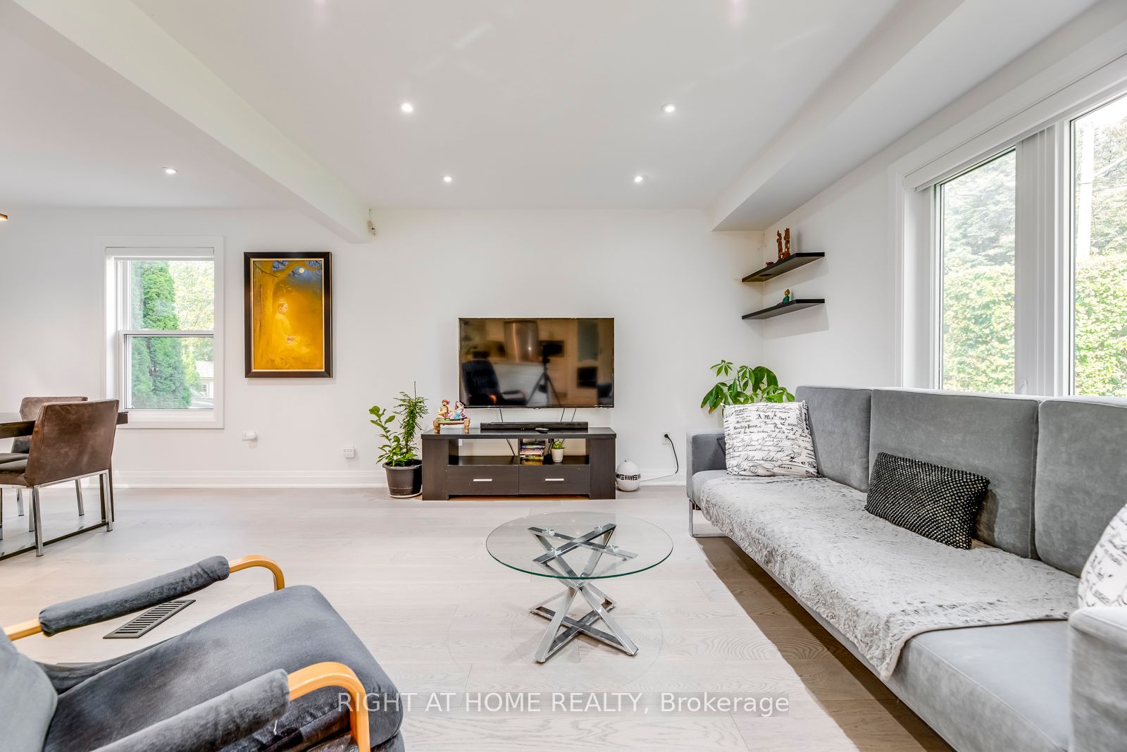 5 Saunders Cres