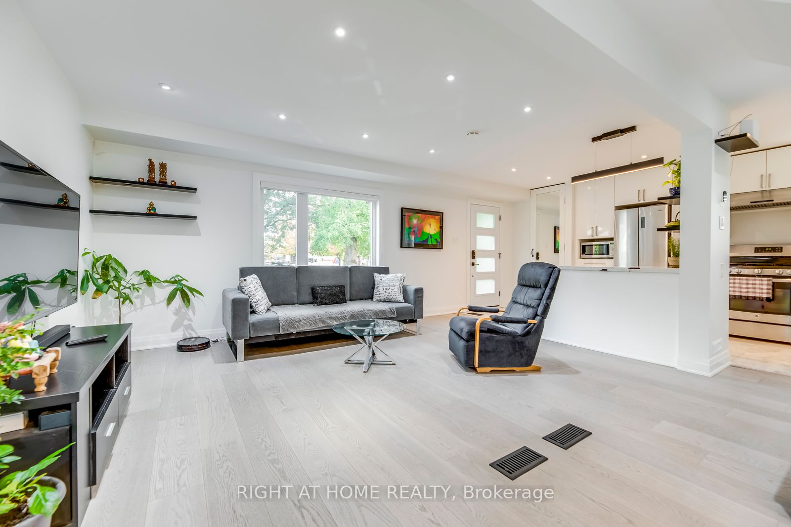 5 Saunders Cres