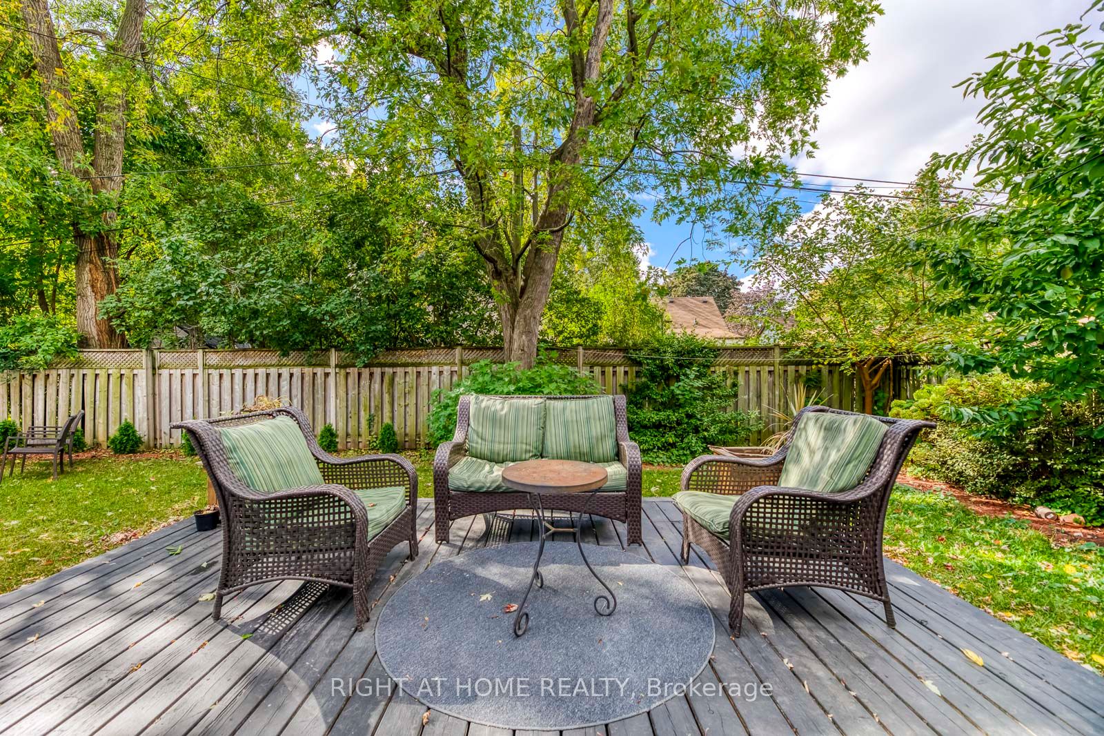 5 Saunders Cres