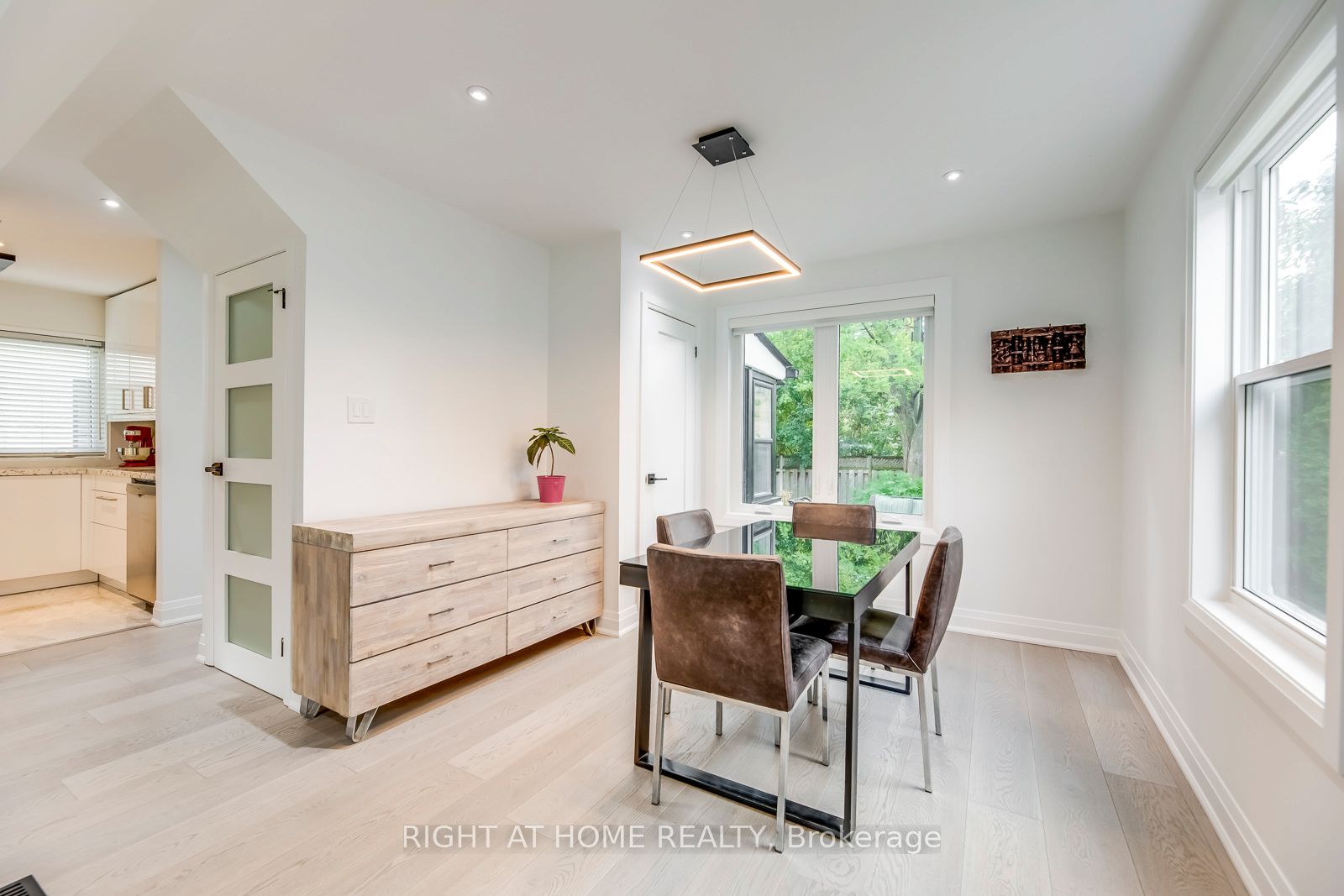 5 Saunders Cres