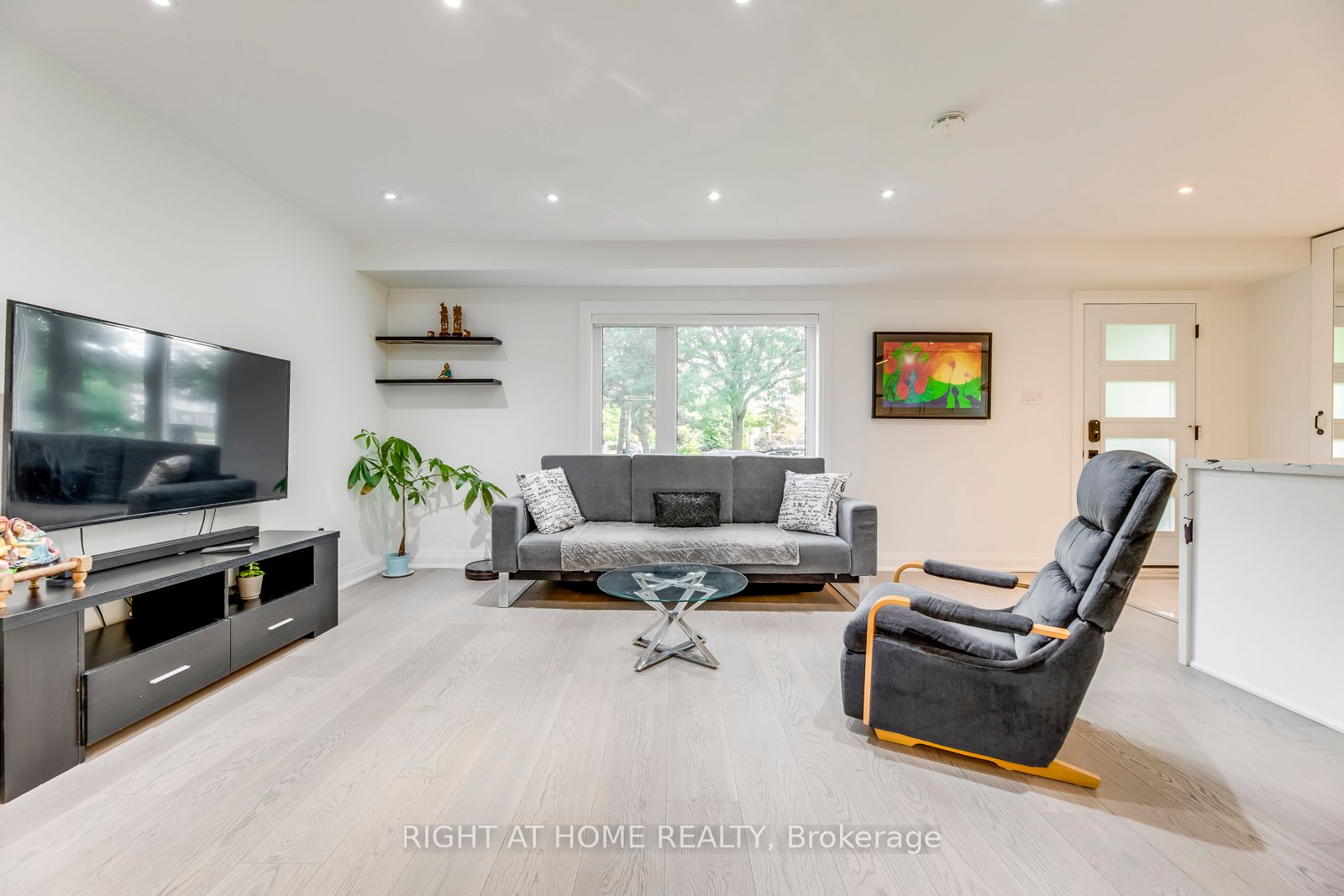 5 Saunders Cres