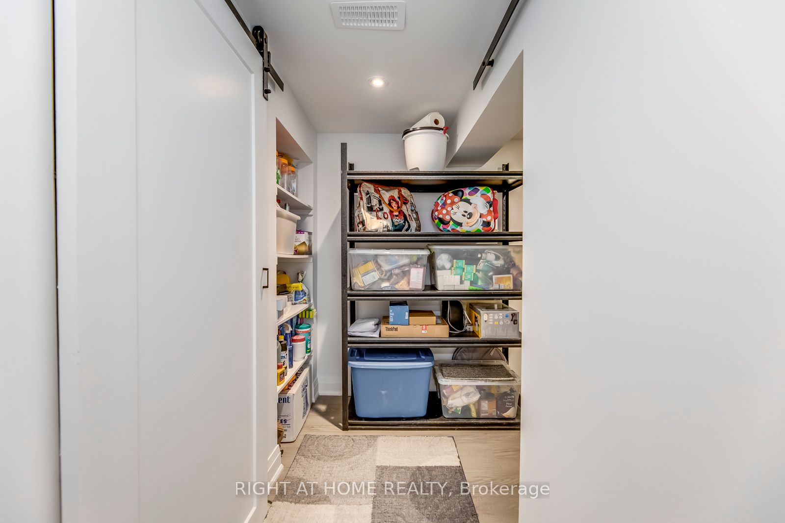 5 Saunders Cres