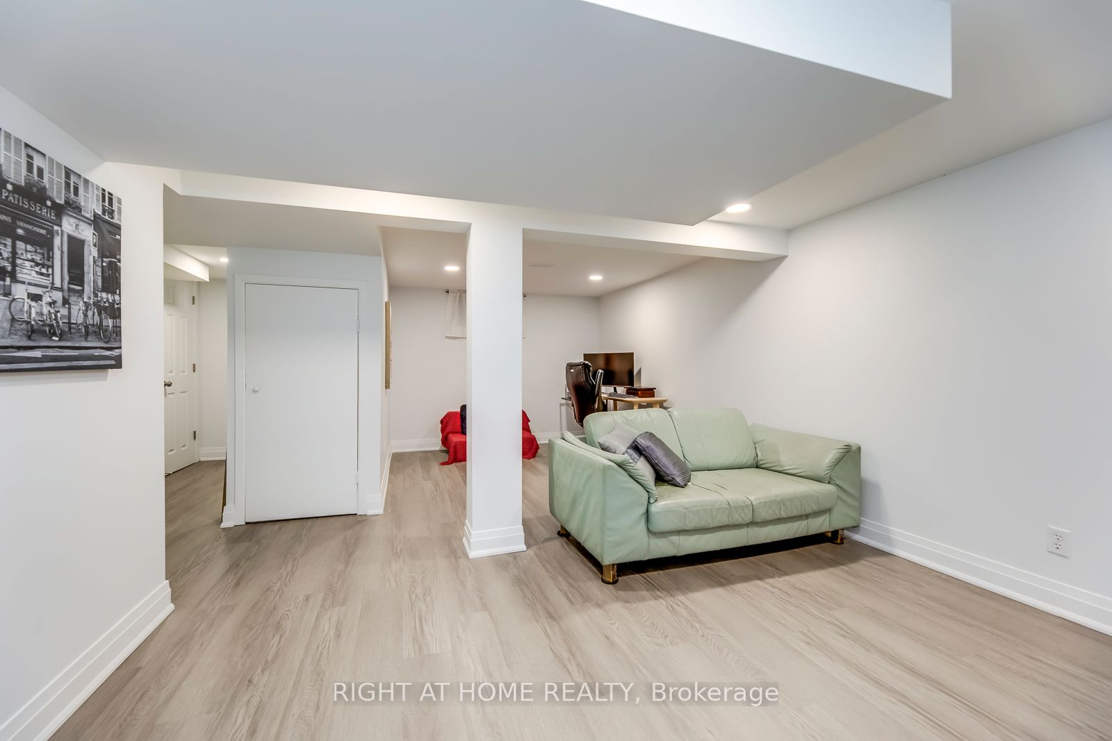 5 Saunders Cres