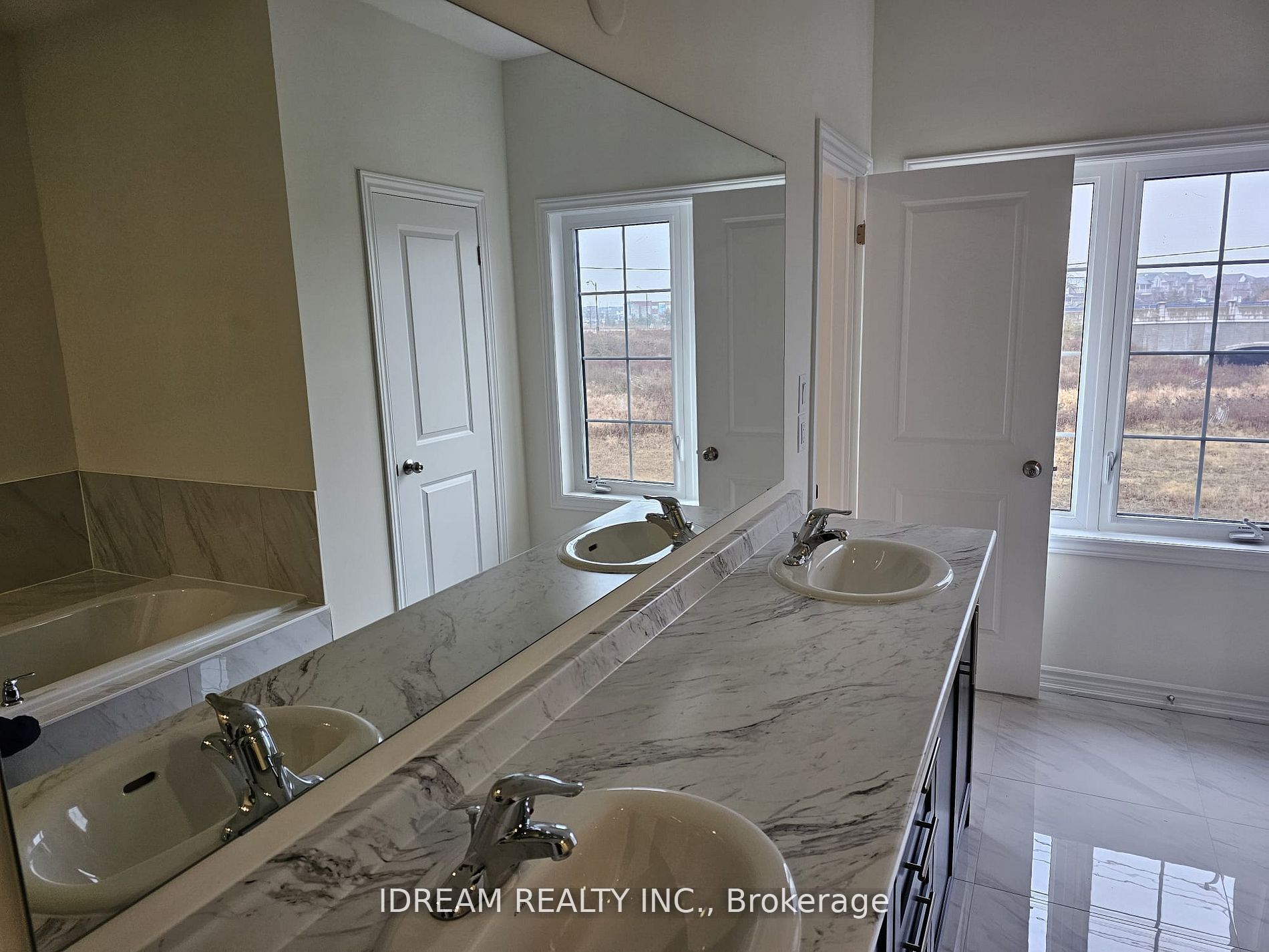 34 Bavenden Cres E
