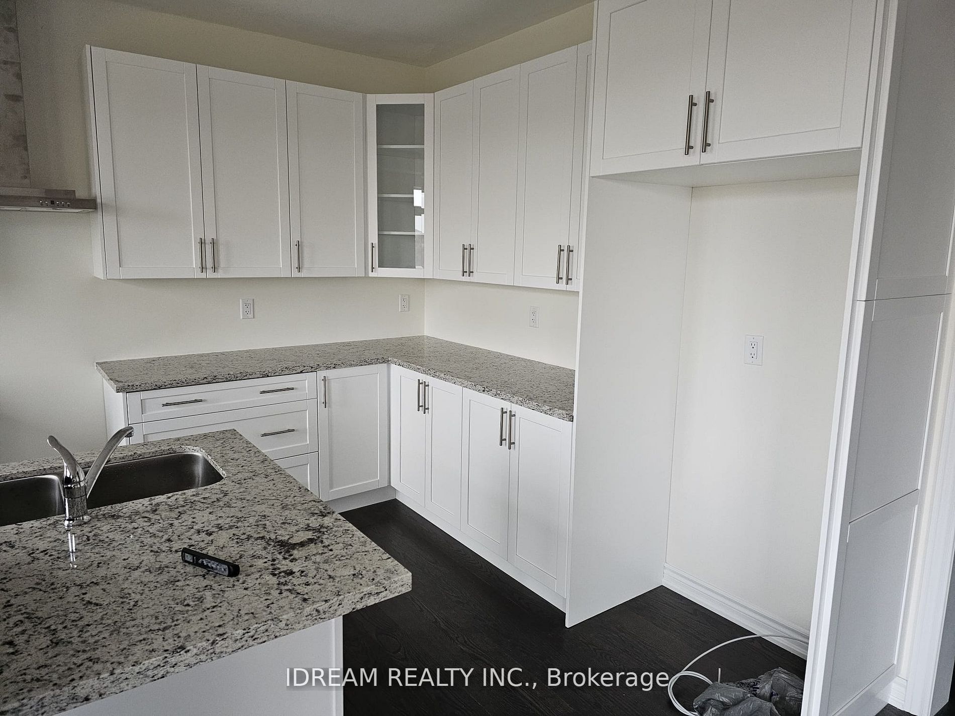 34 Bavenden Cres E