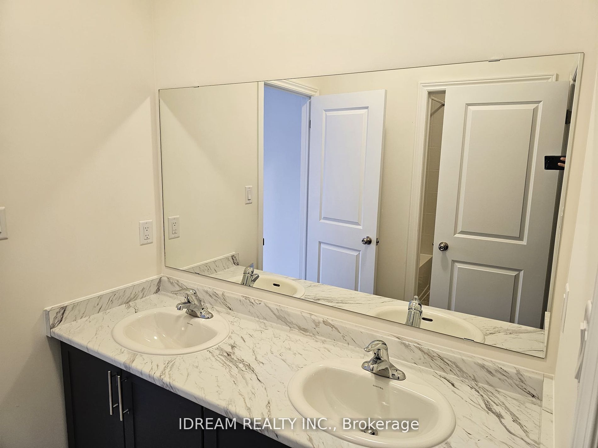 34 Bavenden Cres E