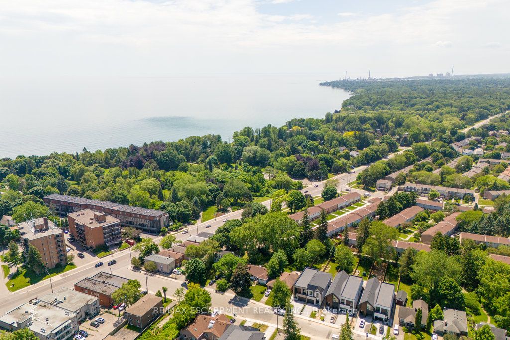 20B Broadview Ave