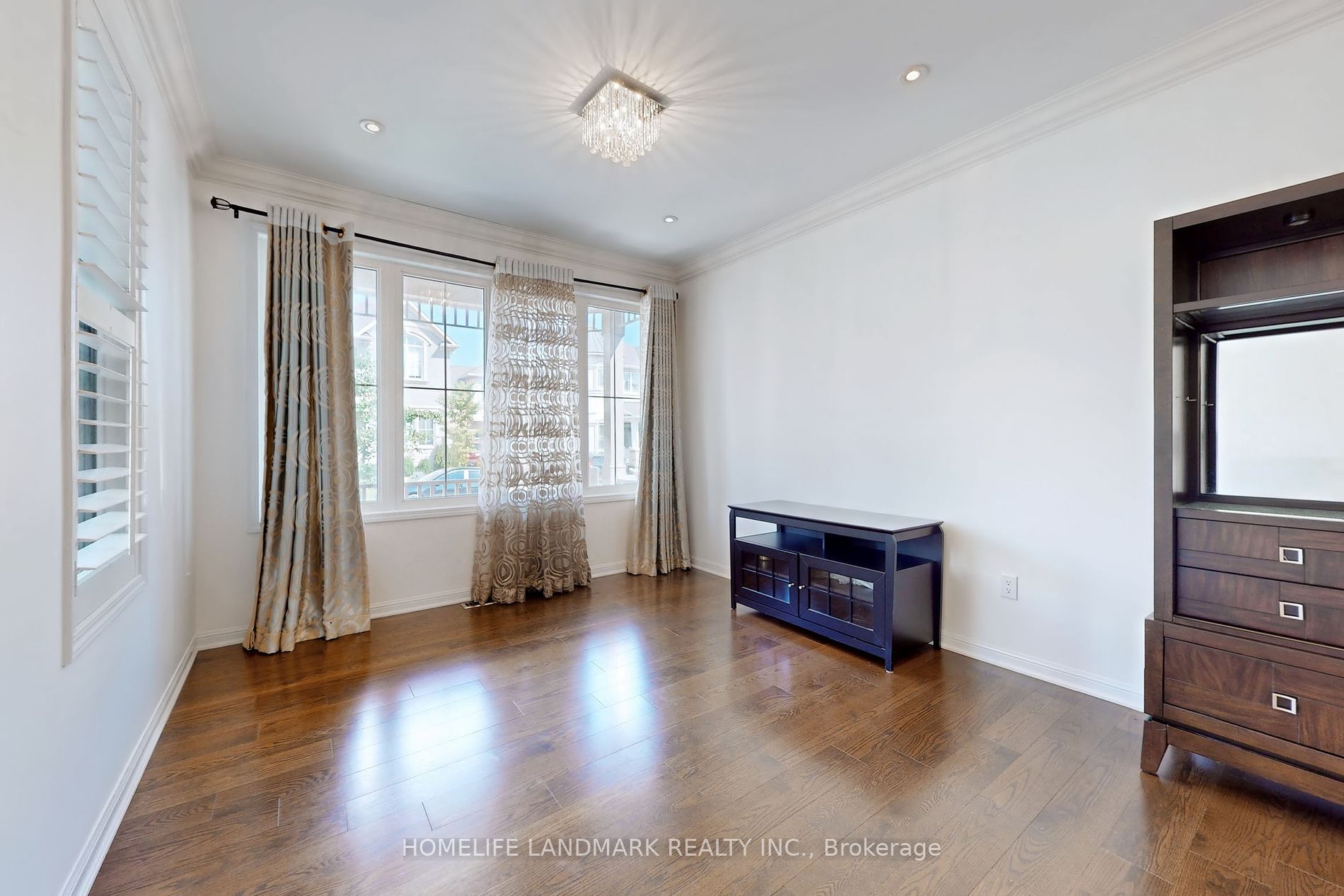 942 Drysdale Cres