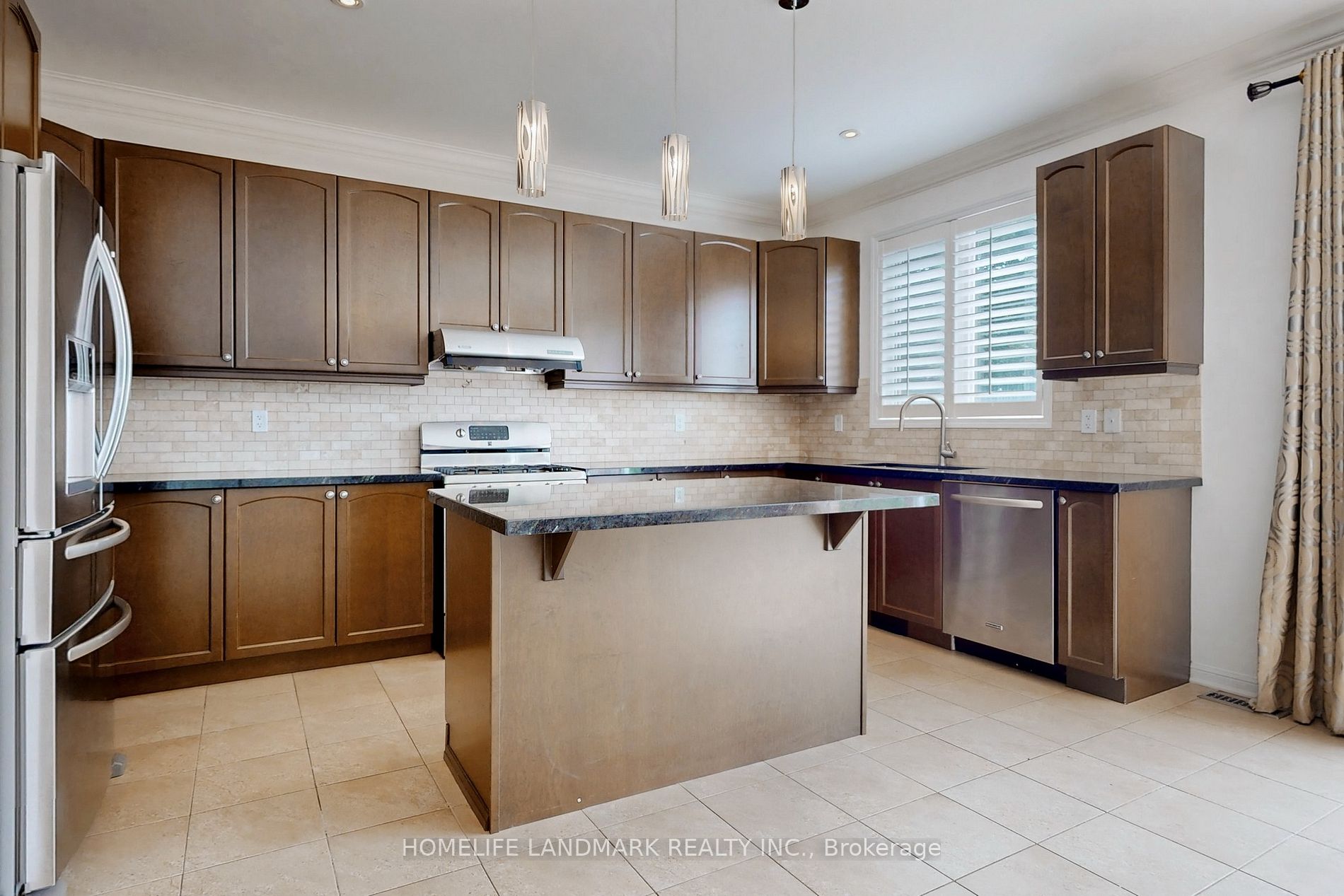 942 Drysdale Cres