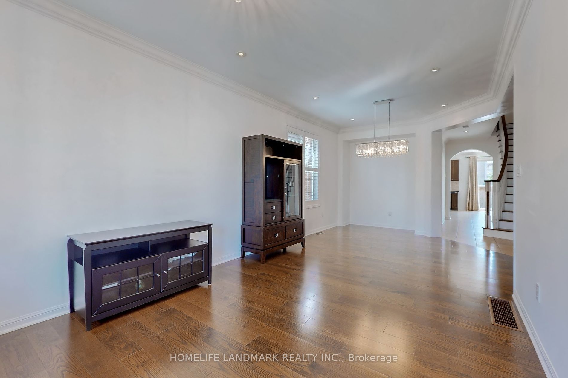 942 Drysdale Cres