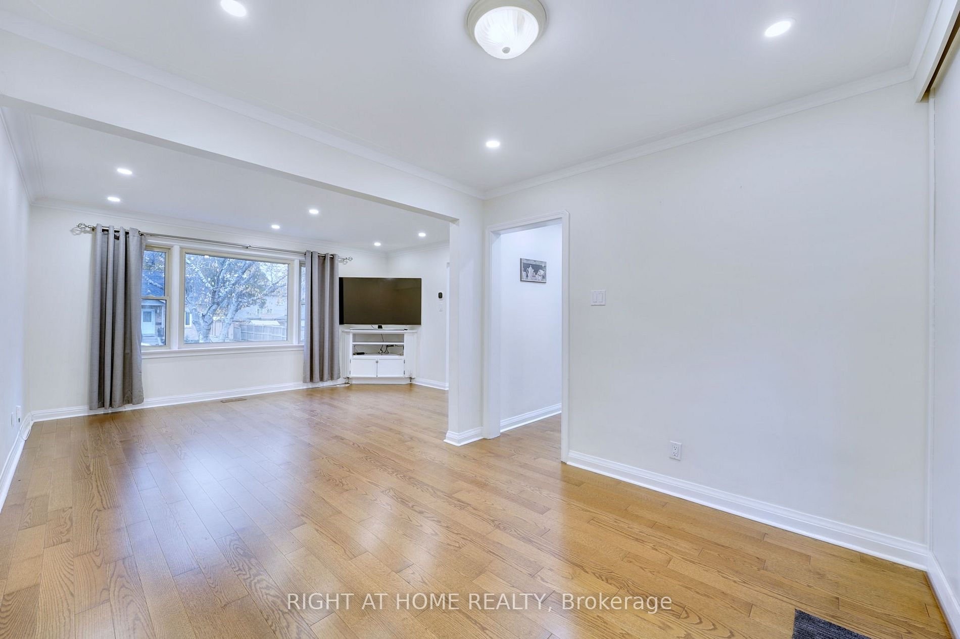 6 Adele Ave