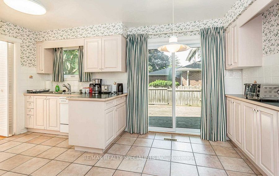 1697 Missenden Cres