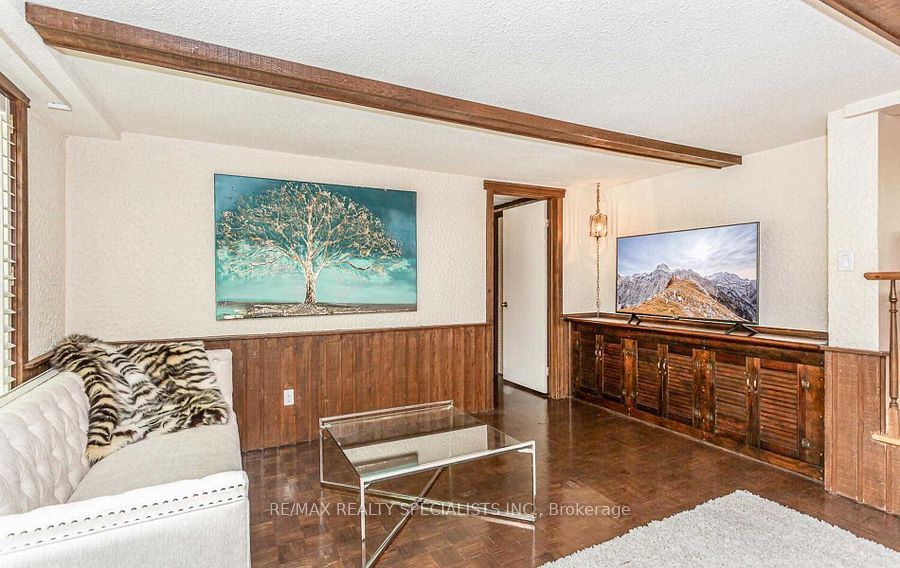 1697 Missenden Cres