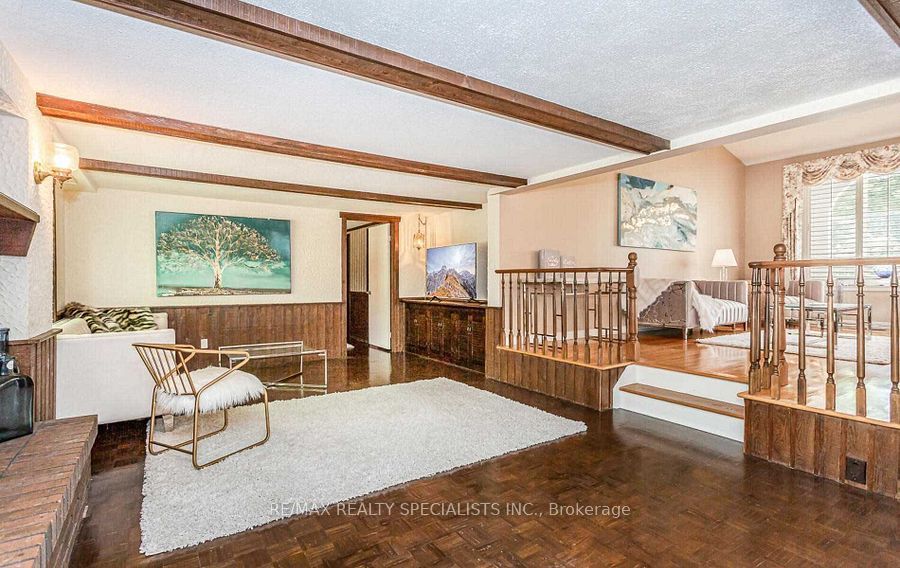 1697 Missenden Cres