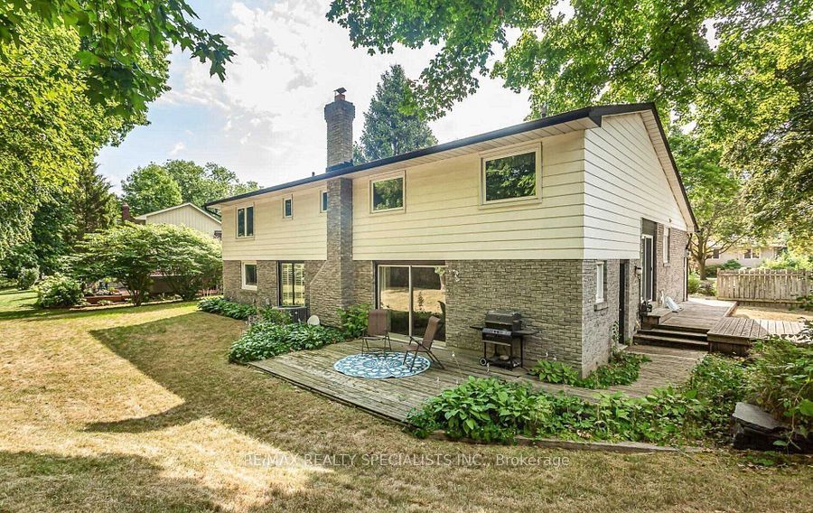 1697 Missenden Cres