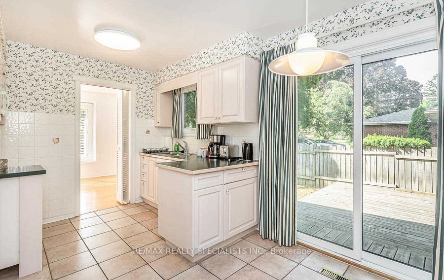 1697 Missenden Cres