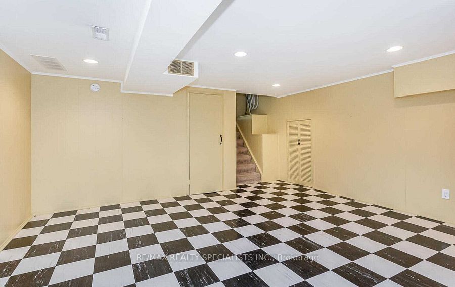 1697 Missenden Cres