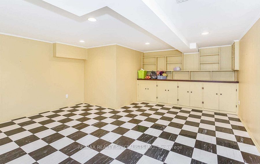 1697 Missenden Cres