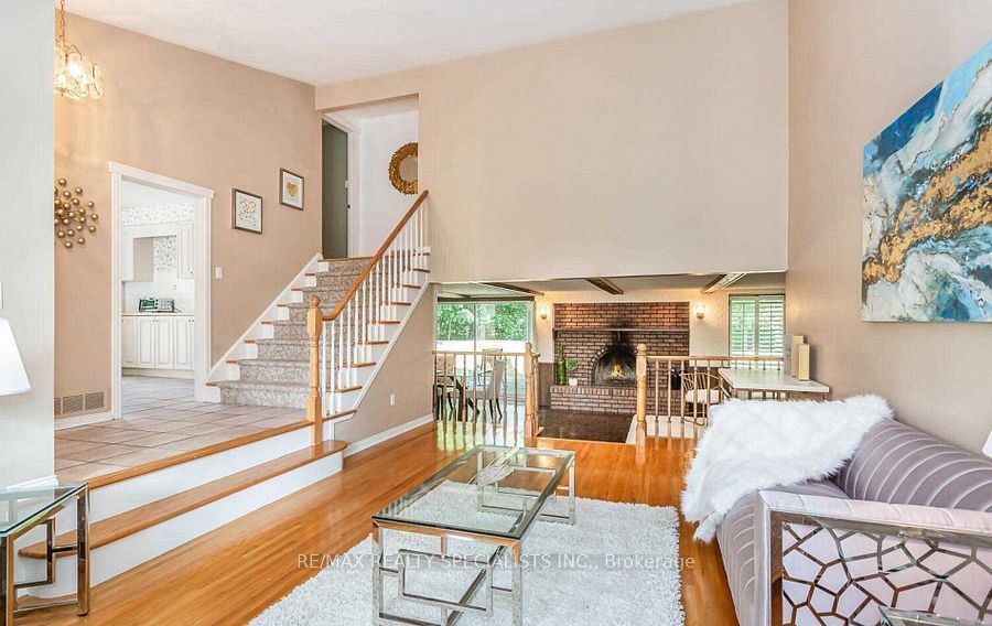 1697 Missenden Cres
