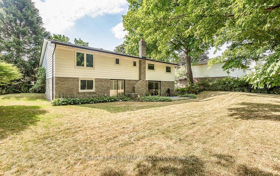 1697 Missenden Cres